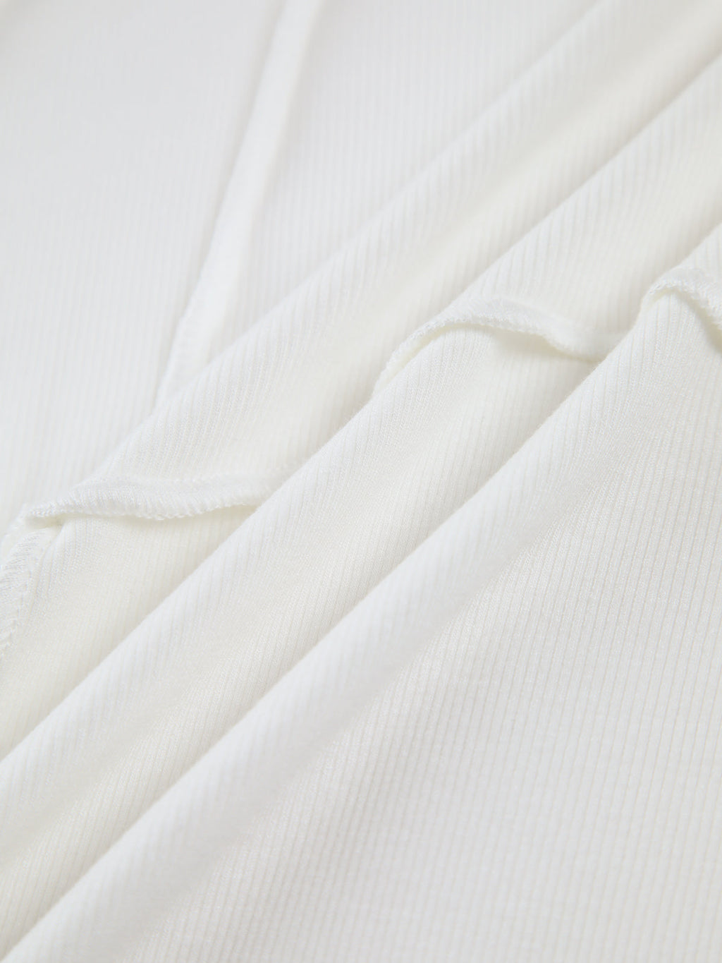 Freja | Elegant ribbed long-sleeve top with tailored piping